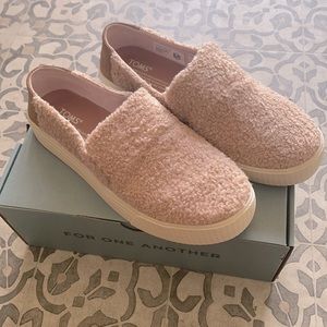 Toms sunset light brown faux shearling suede shoes